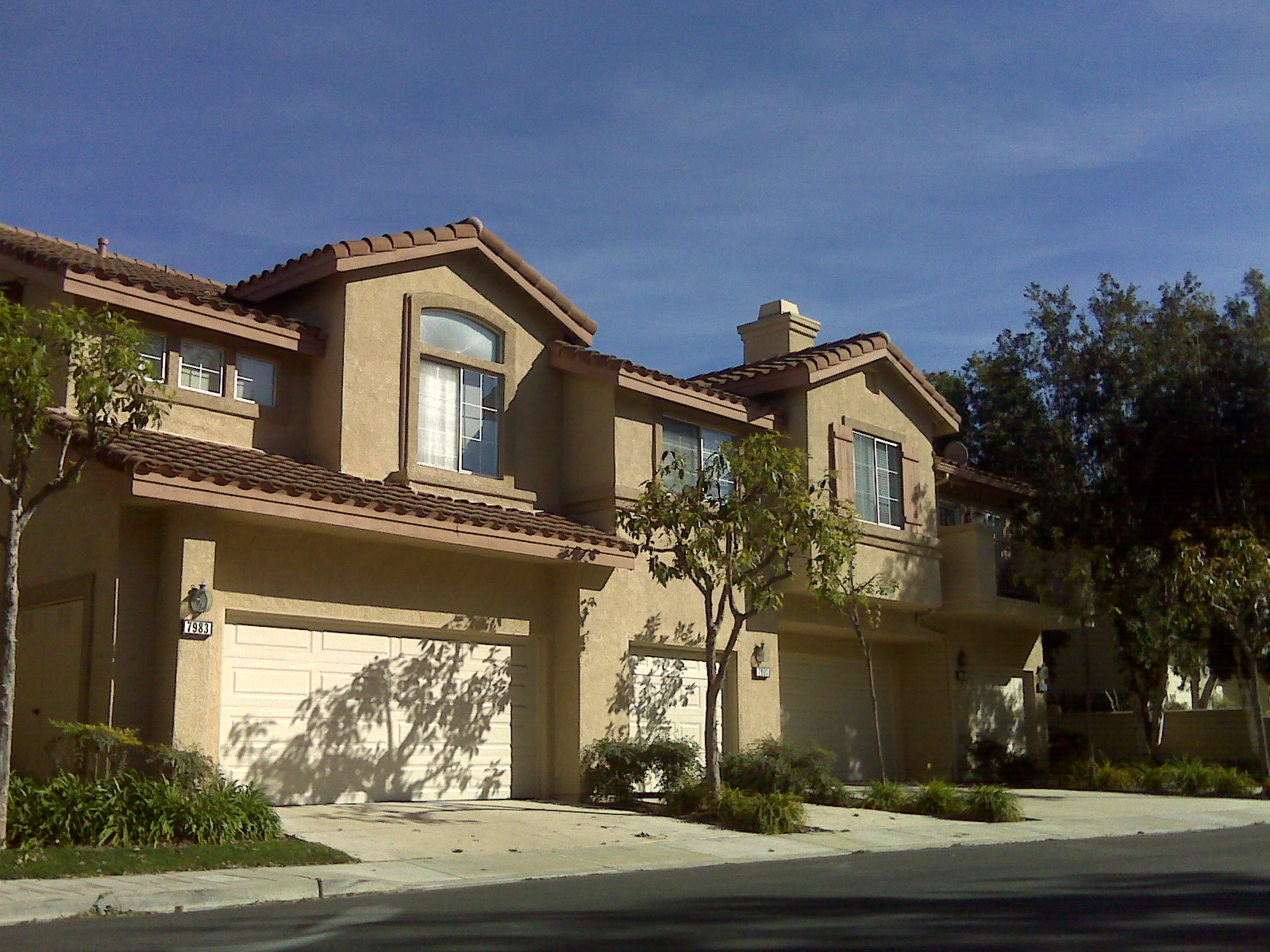 TOO MANY OPTIONS: During the housing slump of 2008-2010, a 2 bedroom condo like the one shown above can be bought for around $270,000. No melo roos and HOA dues were much cheaper.