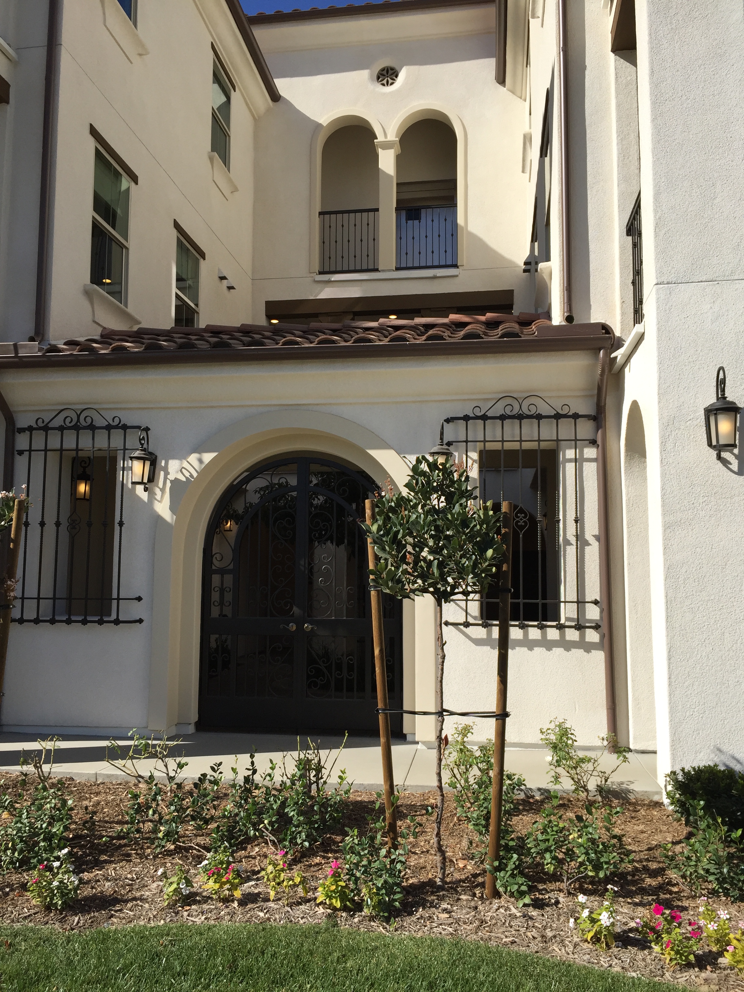 Street view of the courtyard entry.